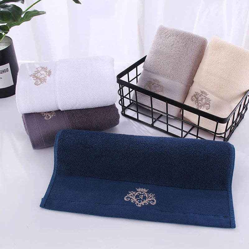 1pc Crown Letter R Embroidered Hand Towel, 450GSM Thick Soft Absorbent Quick-Dry, Lint-Free No Shedding for Home Bath