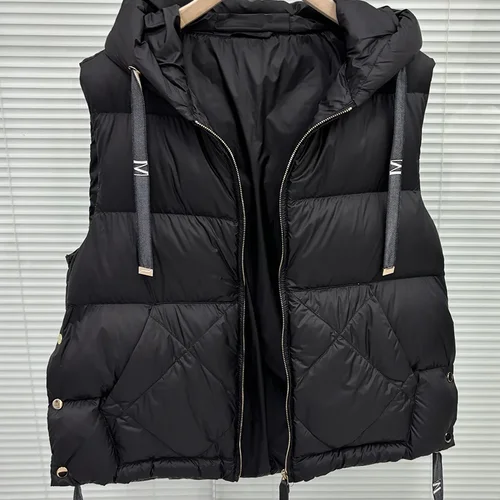 أسفل المعاطف