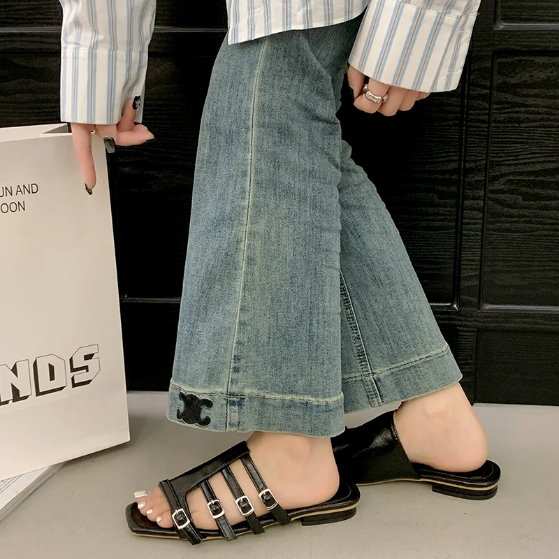 

2025 New Women's Niche Square-toe Flat Fashion Slippers - Fairy Style with Belt Buckle & One-strap Beach Sandals