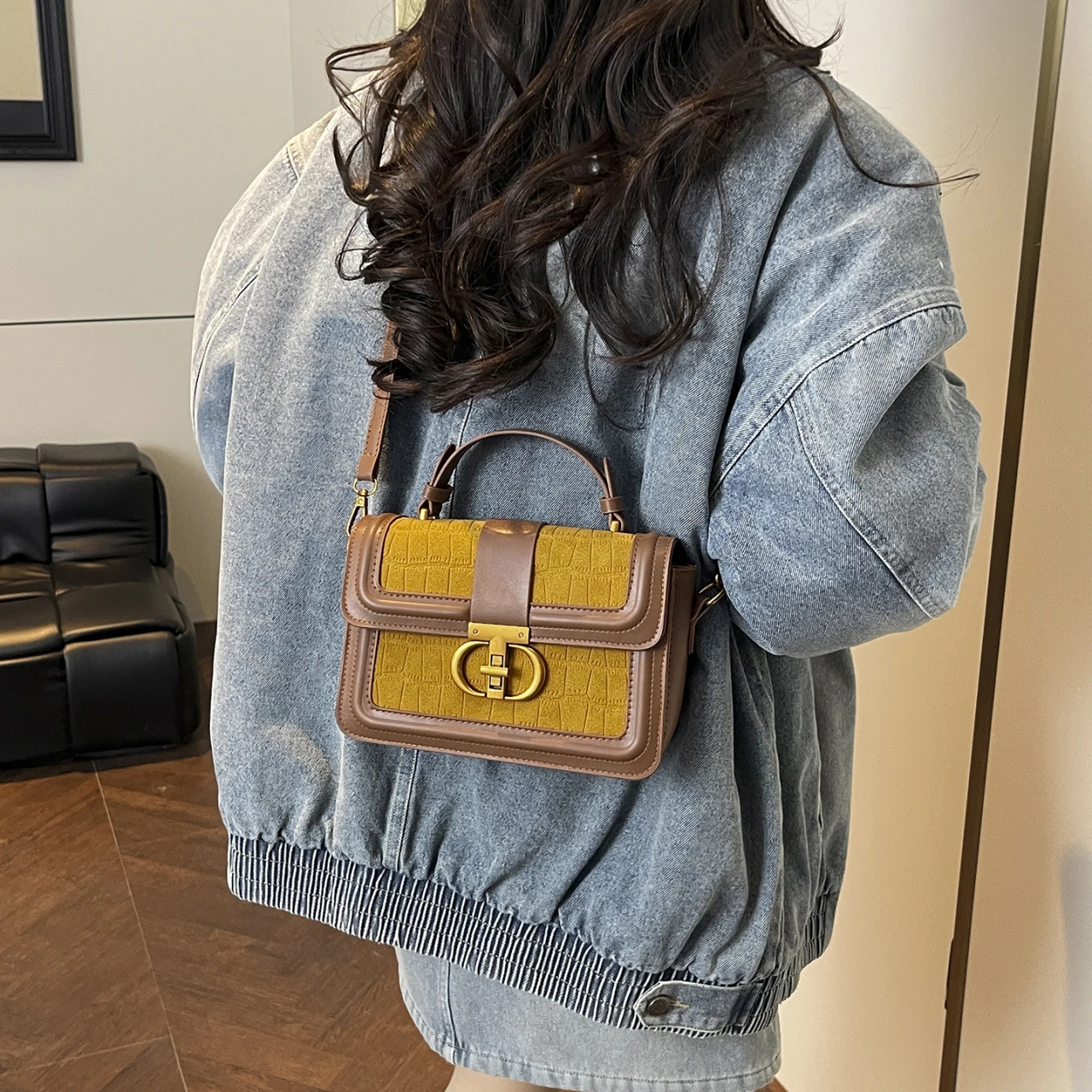 

Chic Women Velvet Shoulder Bag Soft Purse Perfect for Casual Work Date Outfit