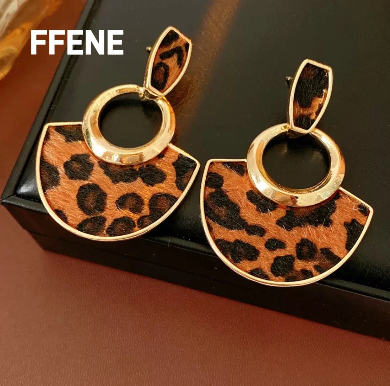 

[Personality] Maillard Silver Needle Heart-Shaped Leopard Print Earrings, Fashionable, Simple, Versatile, Earring Design, Sense