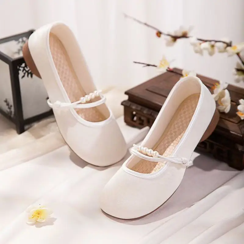 女性の新しいローヒールソリッドカラーチャイナシューズエスニックスタイルラウンドトゥ浅いスリップオン漢服靴軽量レトロ布靴