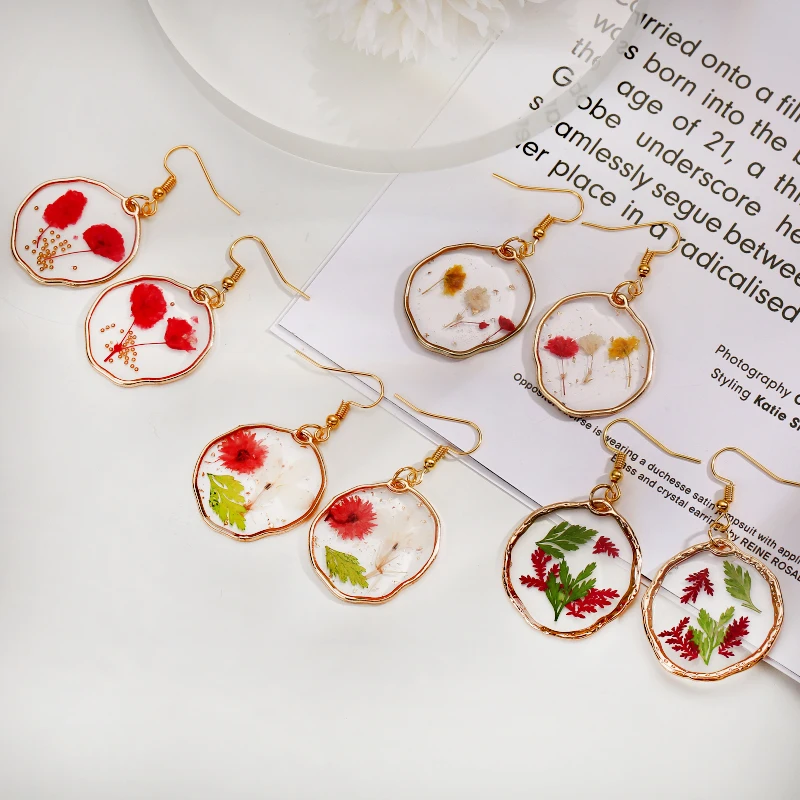 Transparent Flat Pressed Natural Dried Flower Petal Resin Earring Blossom Hibiscus Daisy Petal Drop Dangle Earrings for Women