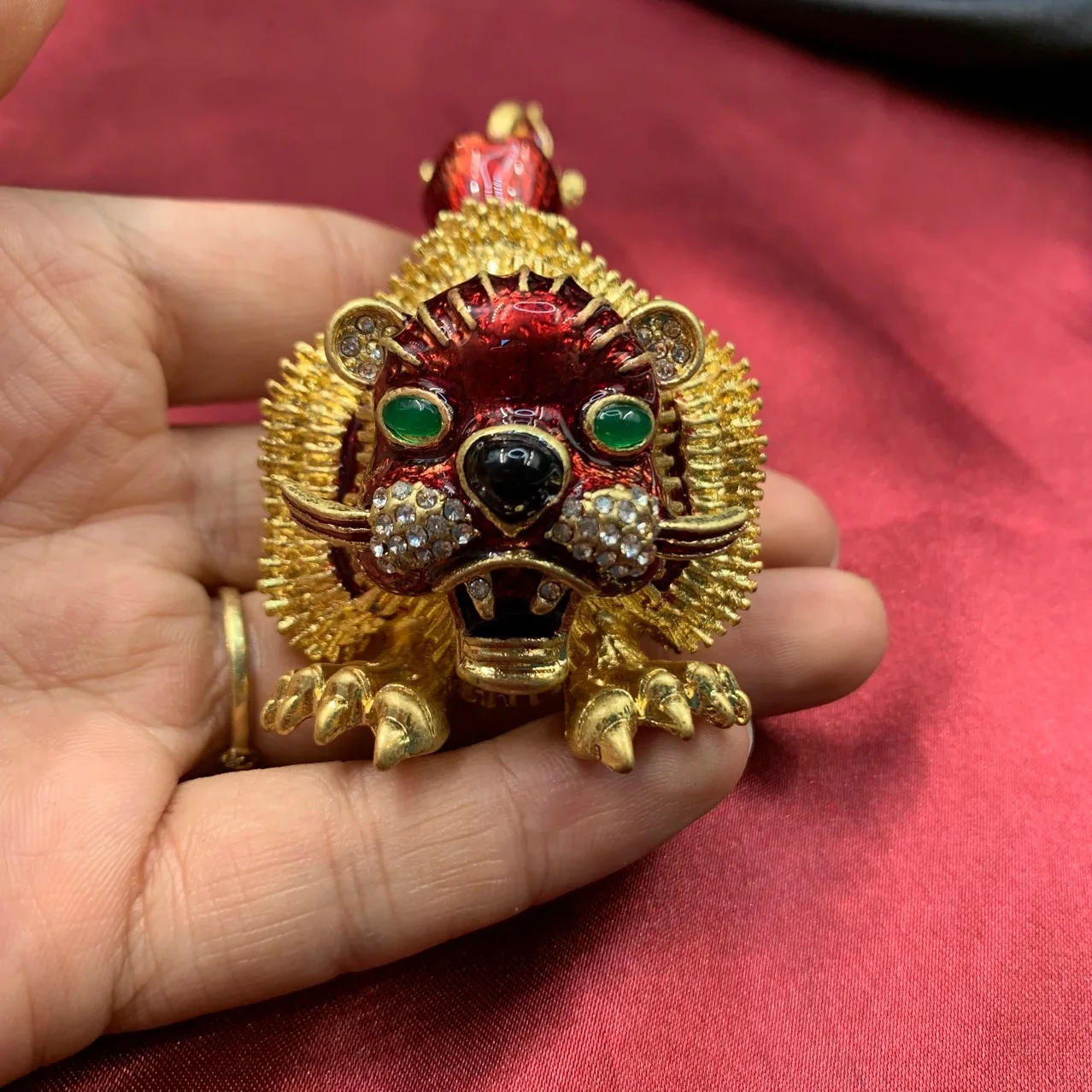 

Vintage Chinese Style High-end Lion Brooch With Enamel Craftsmanship Retro Light Luxury Heavy Industry New Year Brooches