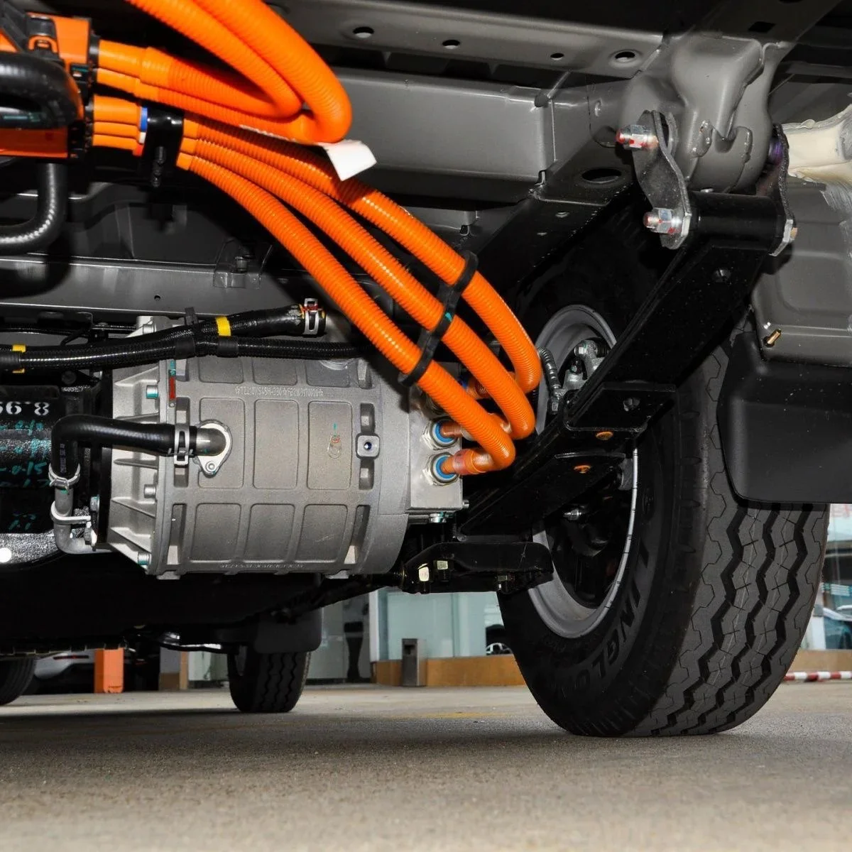 

Rear axle drive motor, drive differential motor