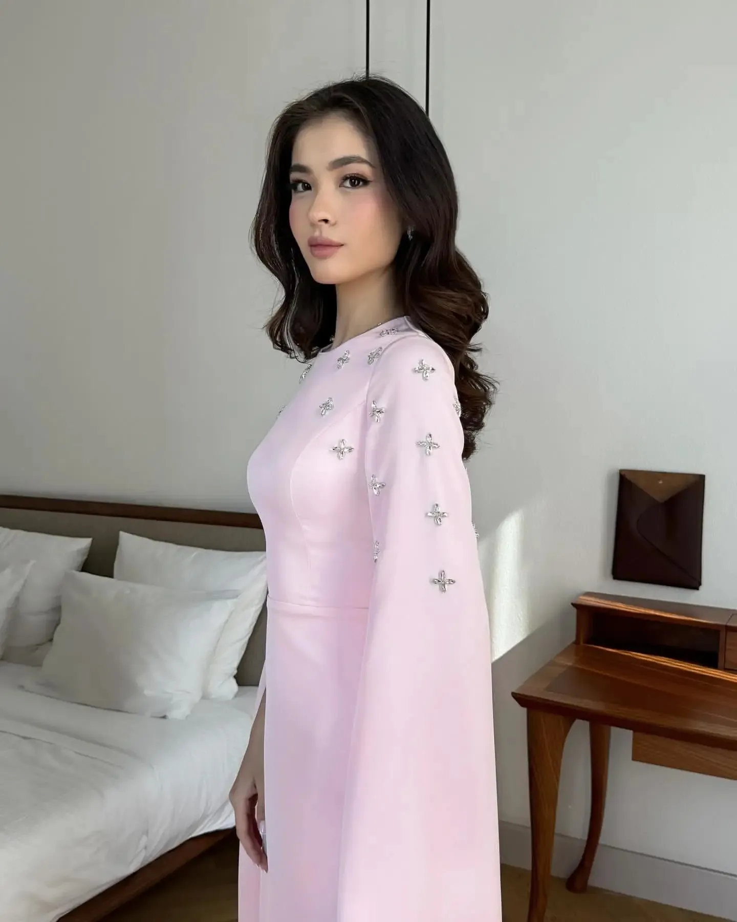 Indie maßgeschneiderte Ballkleider mit O-Ausschnitt für Damen, plissiert, bodenlanges Abendkleid, rosa Partykleider, A-Linie, Perlen, Cocktailkleider