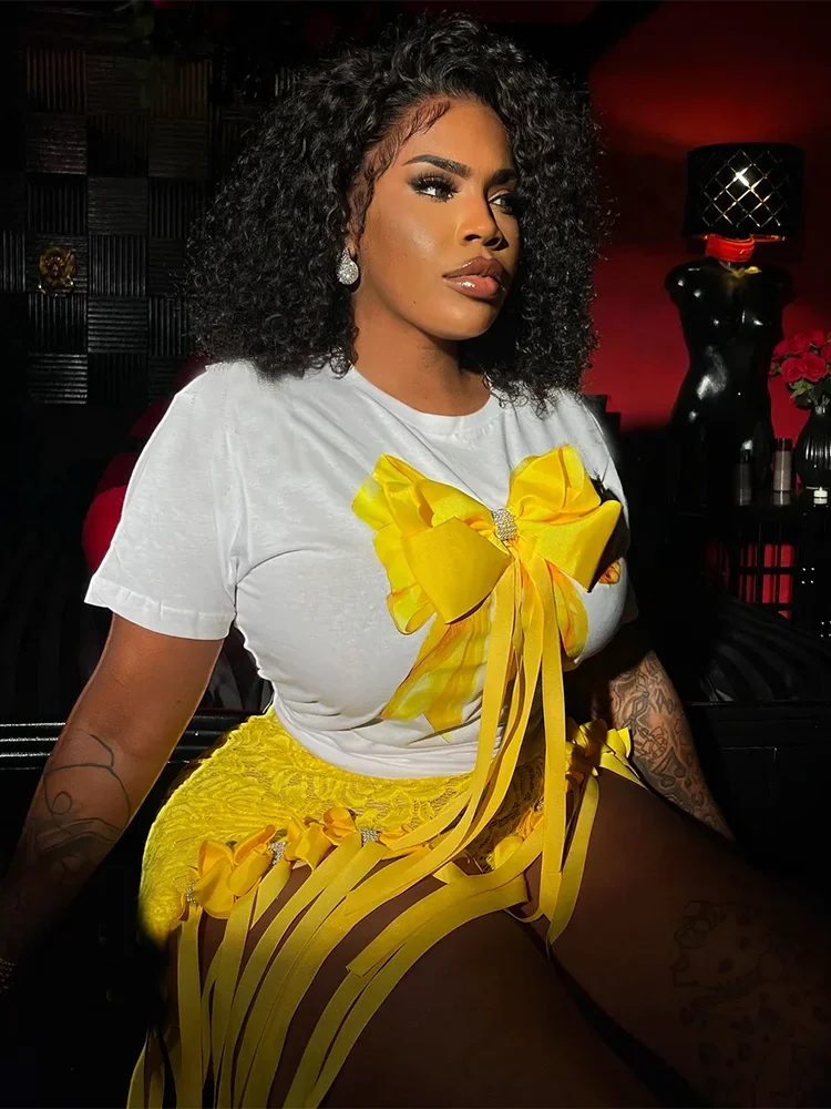 

Женский комплект из двух предметов: футболка с коротким рукавом и круглым вырезом с бахромой и кружевом + прозрачная мини-юбка, летний модный наряд