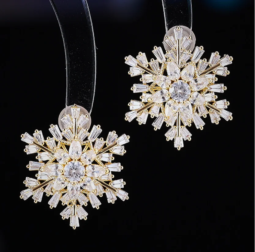 

Luxury Cubic Zirconia Snowflake Stud Earrings S925 Sterling Silver Needle Jewelry Accessory for Women LYS125