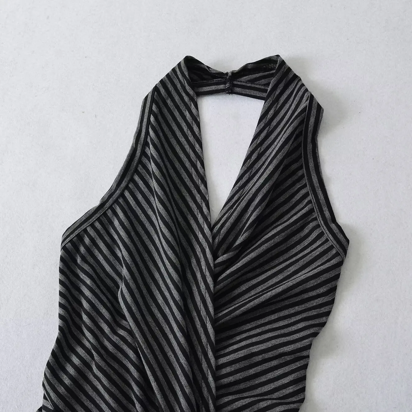 Gaun Panjang Wanita Model V-Neck Bergaris, Seksi, Modis, dan Menawan dengan Detail Off-Shoulder dan Pinggang Ramping untuk Musim Panas