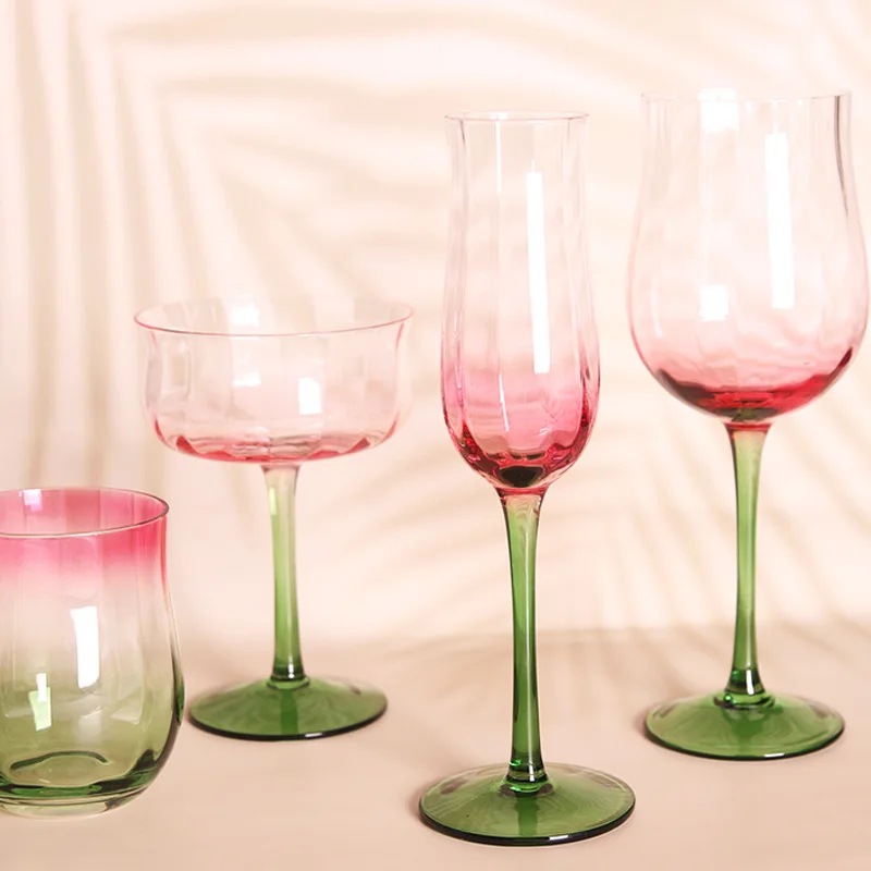 

Vintage Red Wine Glasses with Gradual Change and Diamond Cut, Great Bar Accessories for Wine Enthusiasts