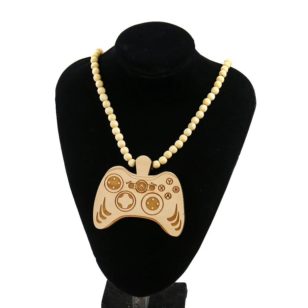 Wooden Game Controller Pendant Necklace Beaded Chain Jewelry Gamers Enthusiasts Stylish Accessory to Show Off Gaming Passion