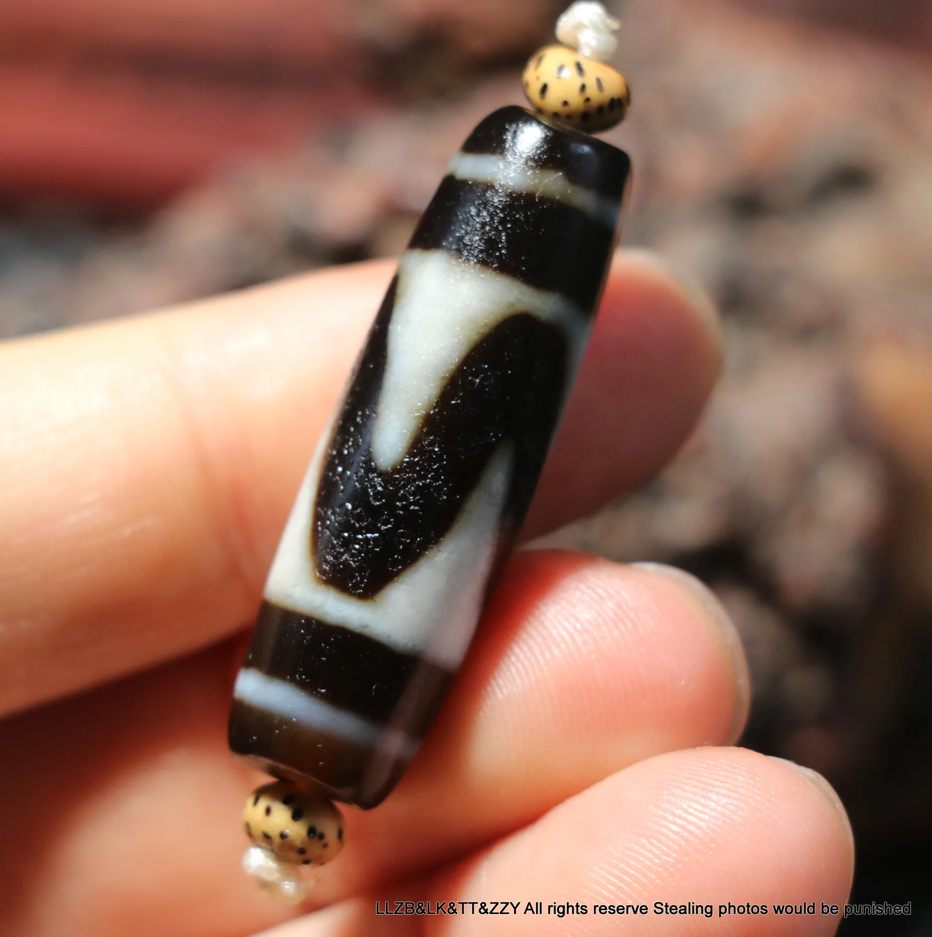 

Magic Energy Tibetan Top Old Agate Black&white Treasure Tiger-tooth dZi Bead Totem Amulet TIMESTOWN UPG0731A42