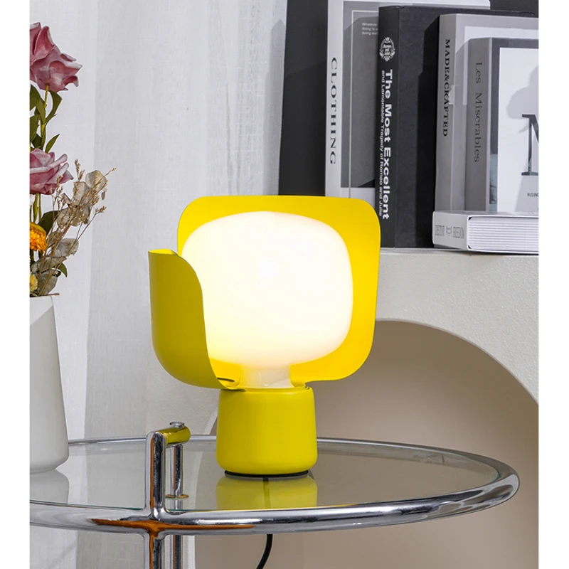 

Petal table lamp, creative study color, children's room, bedroom, bedside atmosphere decoration