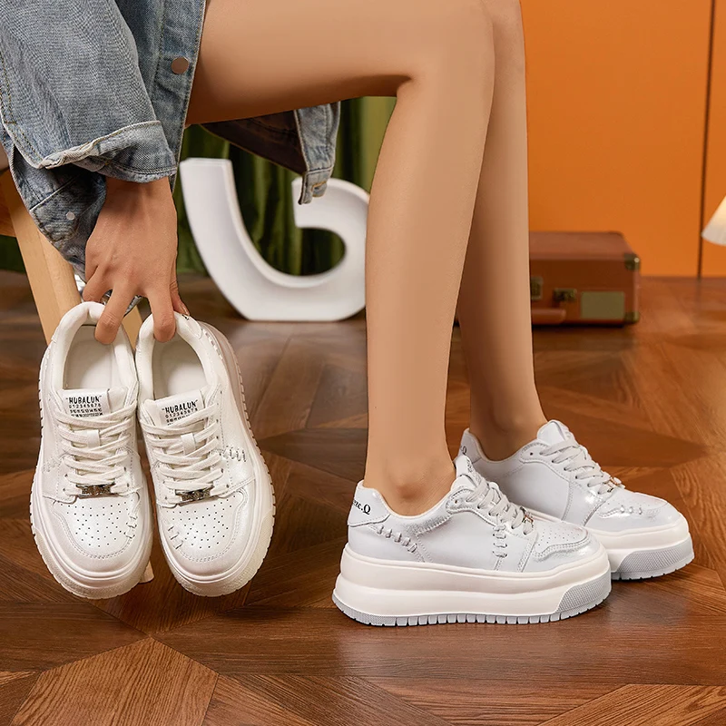 

Новые белые туфли для женщин, легкая и дышащая повседневная спортивная обувь, универсальная и удобная обувь на плоской подошве для студентов