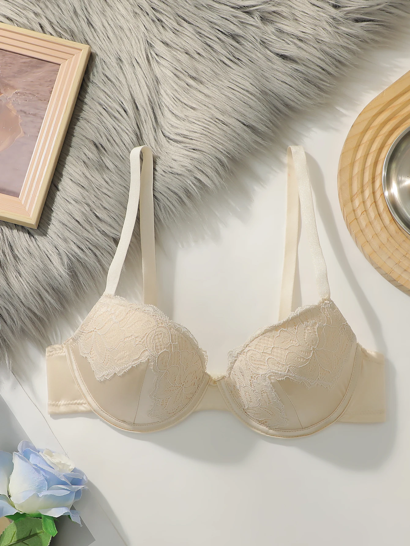 Women's sexy embroidered lace lingerie with steel rims gathered push ups breathable and comfortable close fitting bra MR3402