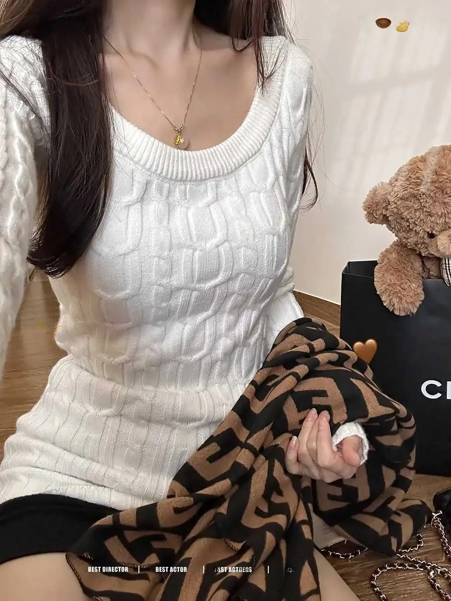 

2025 New Autumn Winter Knitted Sweater Women's Korean Sle Twist Design Slimming Waist Exposing oulder Top Commute Loose Fit