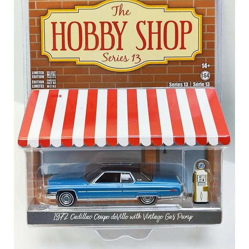 

GreenLight 1/64 1972 Cadi Coupe Deville с винтажной моделью газового насоса, модель автомобиля из сплава, классическая коллекция для взрослых, статический дисплей