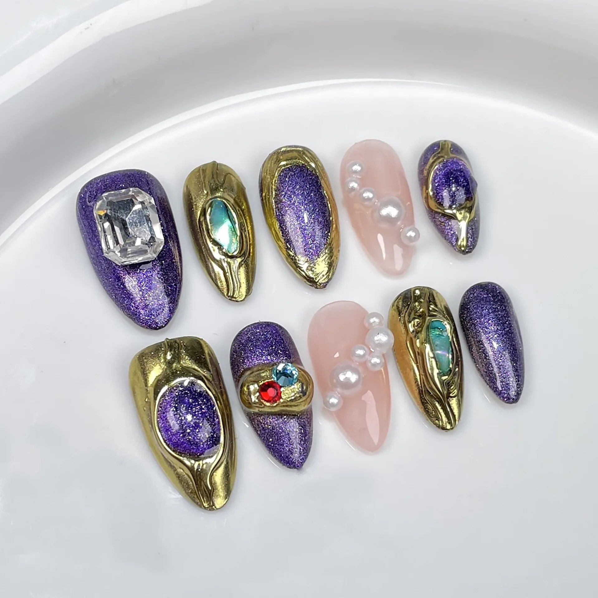 10Pc Purple Cat Eye Press On Nails Retro Short Almond Fake Nails With Diamond Pearl Design Full Cover Wearable False Nail Tips