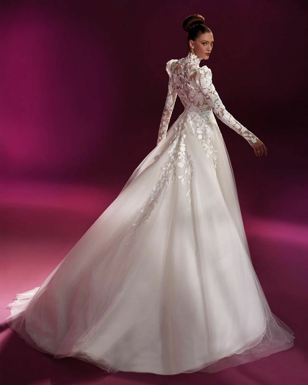 Halter Neck Long Sleeves White Wedding Dress Lace Appliques A-Line Zipper Back Court Train Bridal Gowns Vestidos De Novia 2026