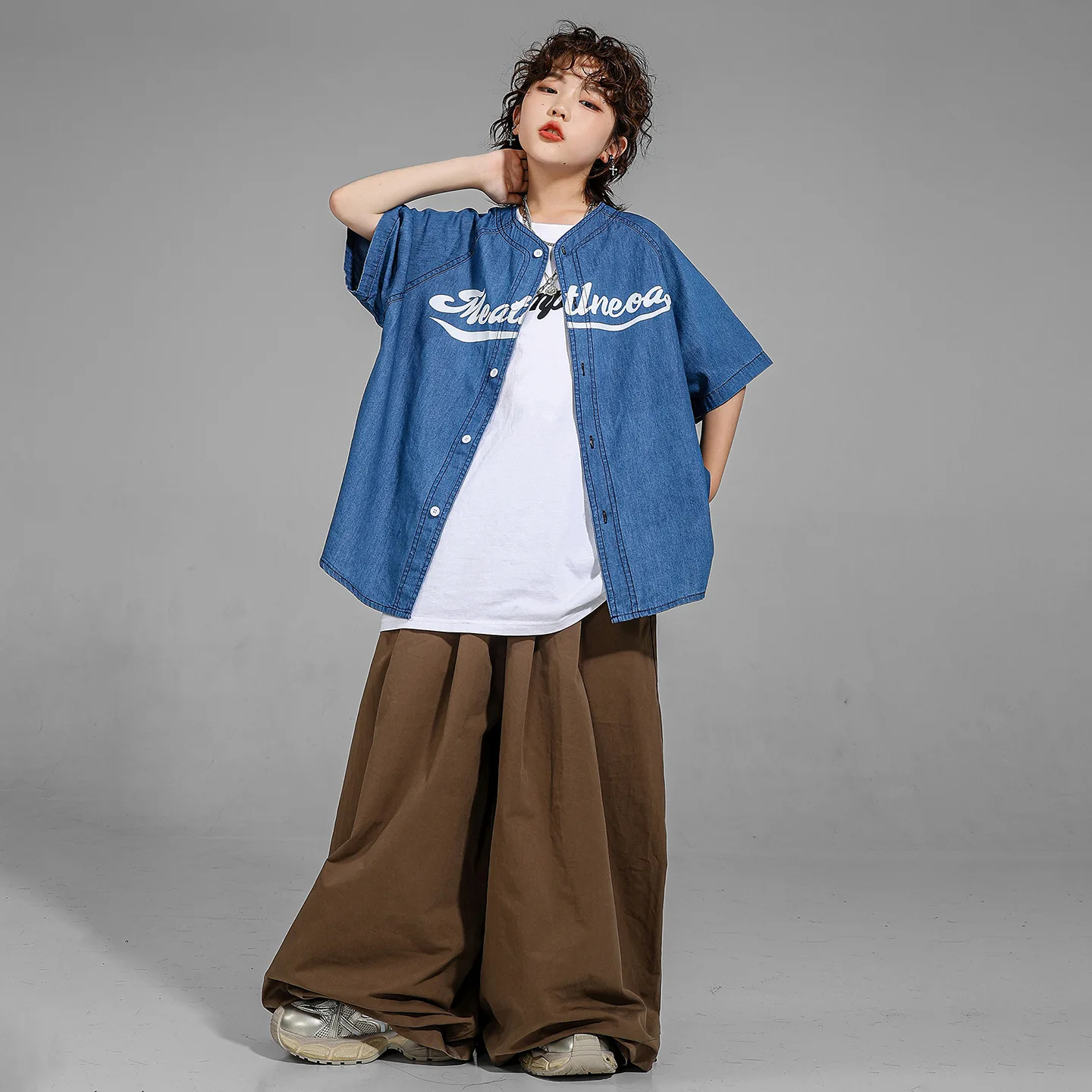 

Детская одежда в стиле хип-хоп, синий бейсбольный кардиган, джинсовая рубашка, кофейные повседневные широкие плиссированные брюки для девочек и мальчиков, танцевальный костюм, одежда