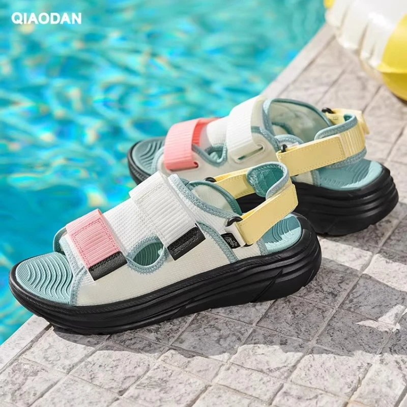 

QIAODAN Women Outdoor Sandals 2025 Summer Breathable Comfortable Spliced Fashion Beach Slipper Platform Shoes QXL102252427R