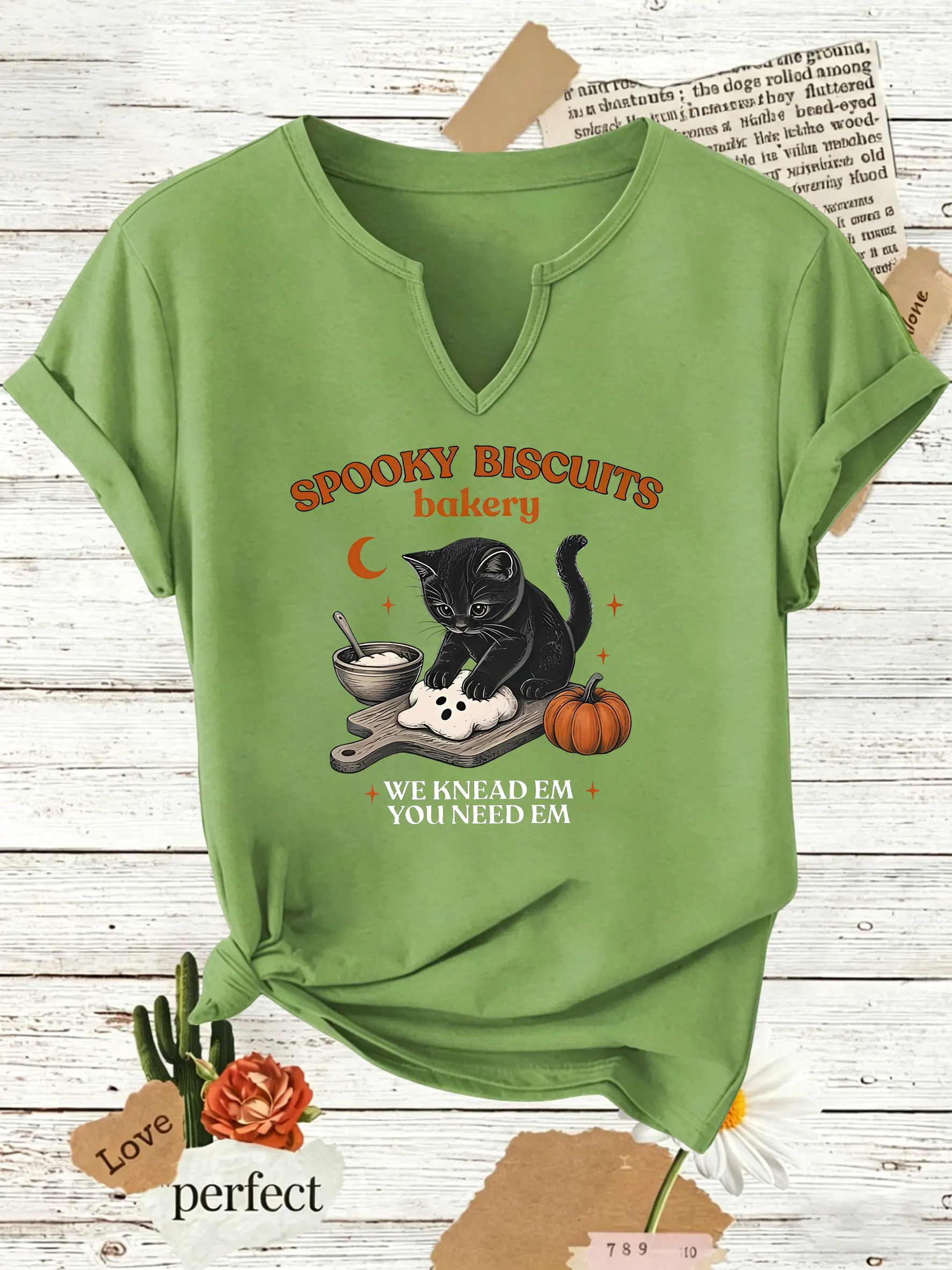Damen-Sommer-T-Shirt mit V-Ausschnitt und kurzen Ärmeln, Spooky Biscuits Bakery Black Cat Baking Pumpkin Print, lässige T-Shirts für Damen – Detail 7