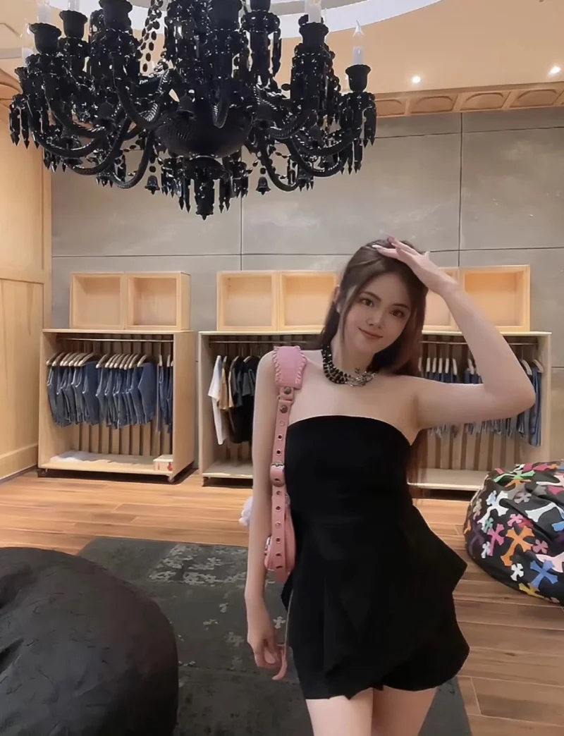 กระโปรงแฟชั่นผู้หญิงใหม่ ETJ ฤดูใบไม้ผลิ 2026 กระโปรงสั้นทรงเซ็กซี่ ชุดจั๊มสูทขาสั้นแบบต่อผ้า