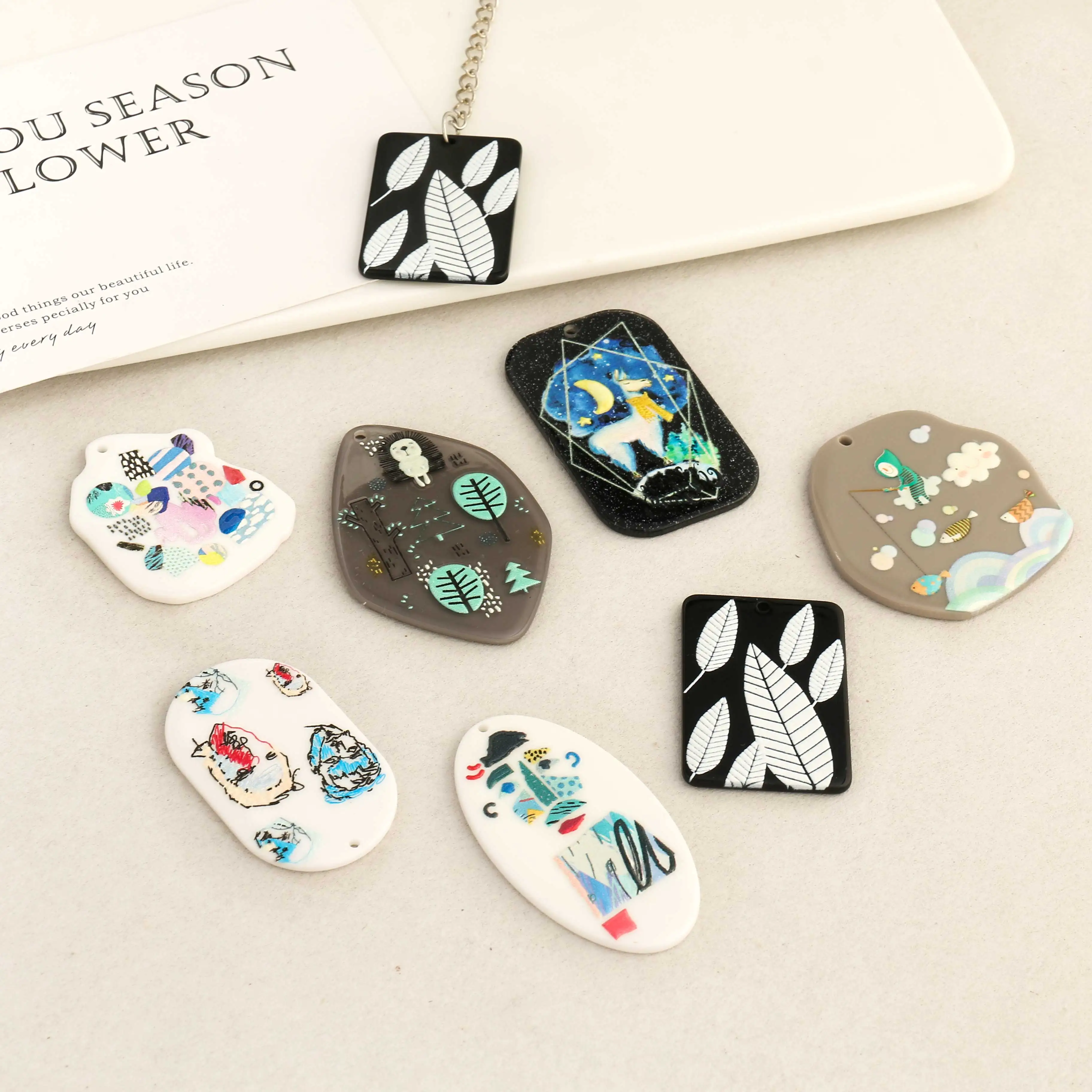 6‑pack acrylic printed irregular small hang tags, ideal for DIY bag charms, phone patches and tiny pendants
