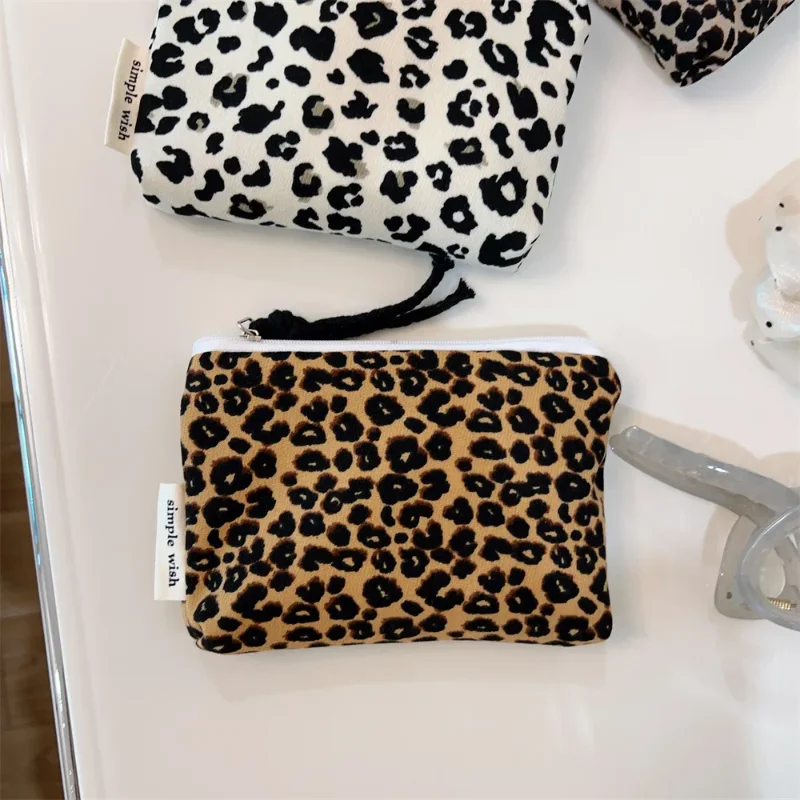 

1pcs Retro Classic Coin Purse for Women Creative Design Leopard Print Makeup Case Fashion Lipstick Earphone Storage Bag