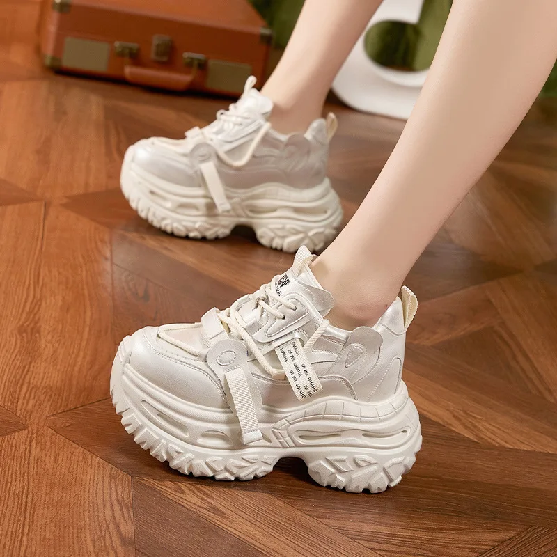 ربيع جديد أحذية رياضية غير رسمية للنساء موضة 9 سنتيمتر الكعوب أحذية رياضية مكتنزة الترفيه الأبيض أبي أحذية عالية منصة اللياقة البدنية أحذية رياضية
