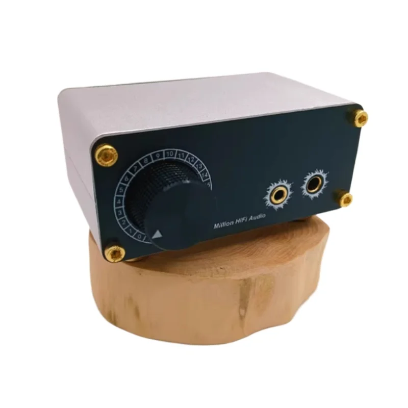Mini desktop battery headphone amplifier, featuring a discrete amplifier circuit design for low voltage and low noise operation