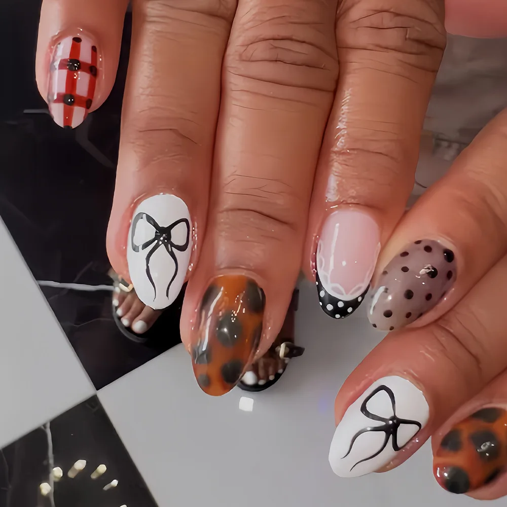 

24PCS Short Oval False Nails Autumn Winter Leopard Print Polka Dot Bow Style Fake Nails Sweet Cool Girls Wearable Press on Nails