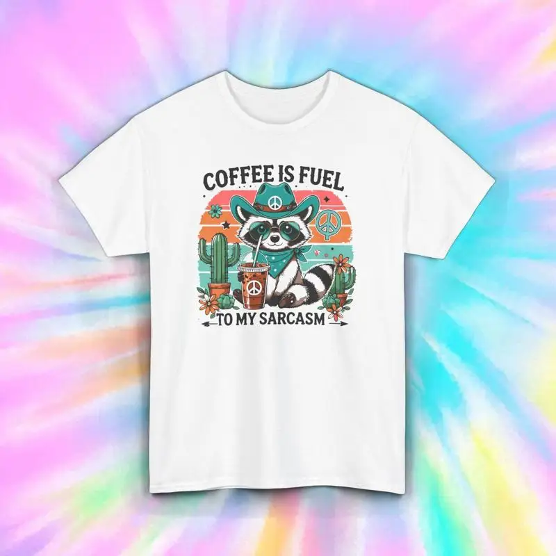 

Футболка Coffee Is Fuel to My Sarcasm S 5XL с забавным изображением енота и мира