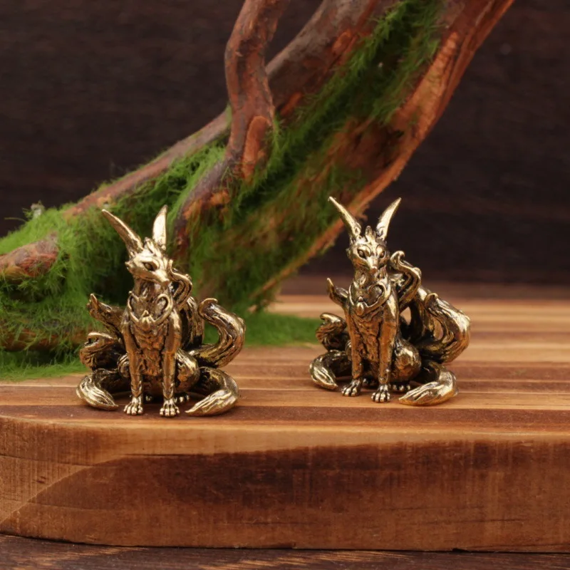 2 pieces of brass ornaments, seven-tailed fox brass ornaments, copperware, tea pets, table pets