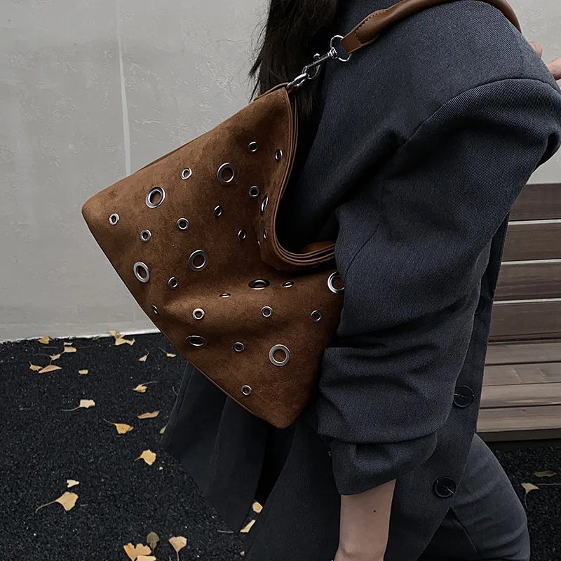 Hollow Studded Shoulder Bags for Women Faux Suede Patchwork Handbags Luxury Rivet Tote Women Bag NEW Bucket Bags Shopper Purses