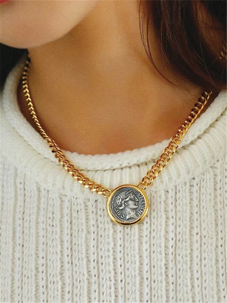 kshmir New ancient Roman necklace. Fashionable golden simplicity. Embossed pattern charm ladies necklace. Jewelry girl party gif