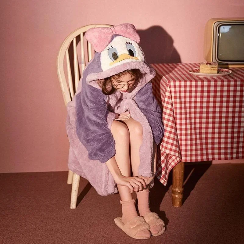 Disney-Chemise de nuit longue en peluche Donald Duck pour femme, pyjama épaissi pour dormir, peignoirs Homewear, lieux d'hiver, sourire souriant