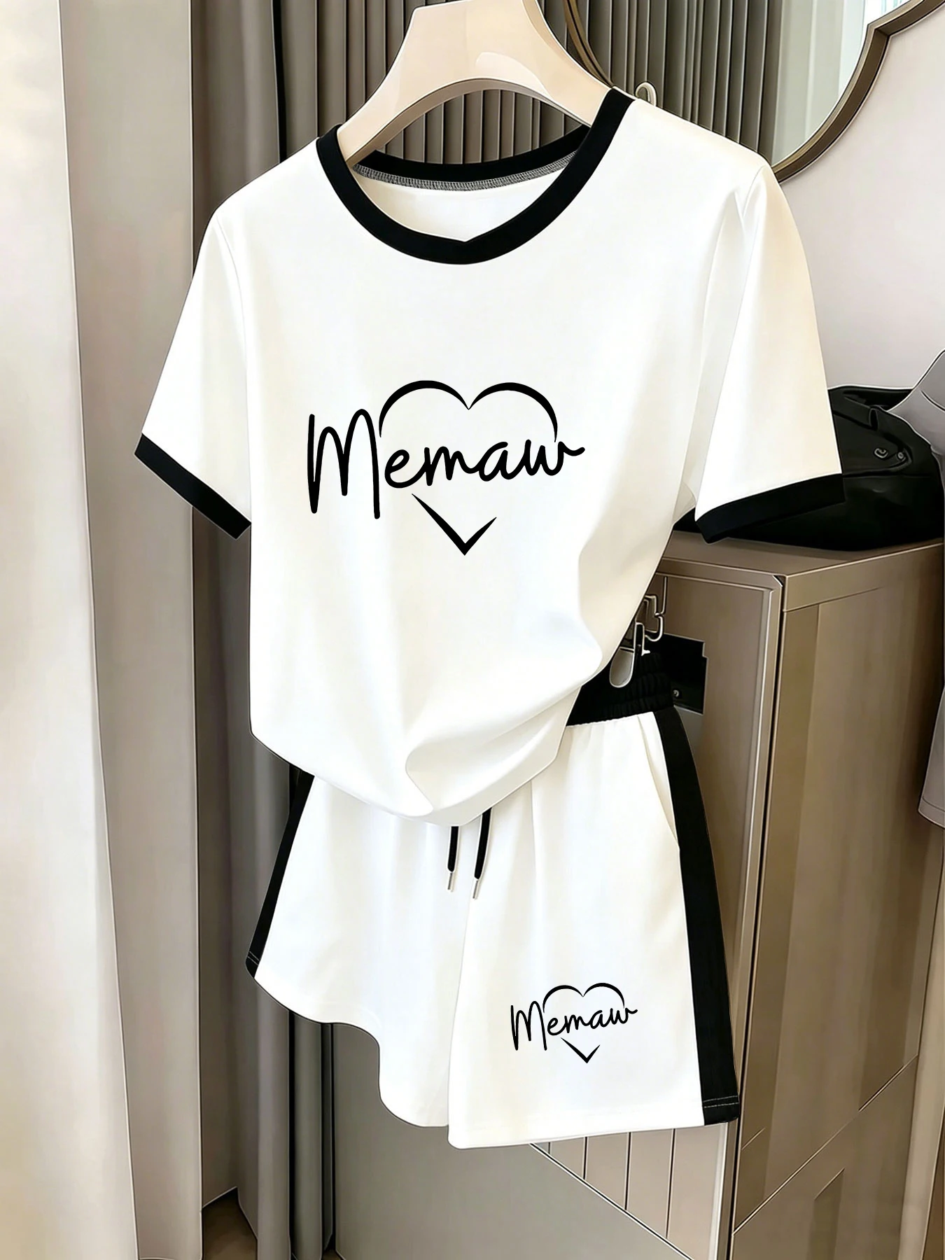 Daily Gentle Outfit Set, Two-Piece Set with Short-Sleeved Top and Shorts with Heart-Shaped Handwritten Foreign Language Print and Contrasting Edges, Loose Drawstring Breathable Casual Set, Gentle and Heartwarming Versatile Home Set, Home Leisure Wear, Women's Clothing