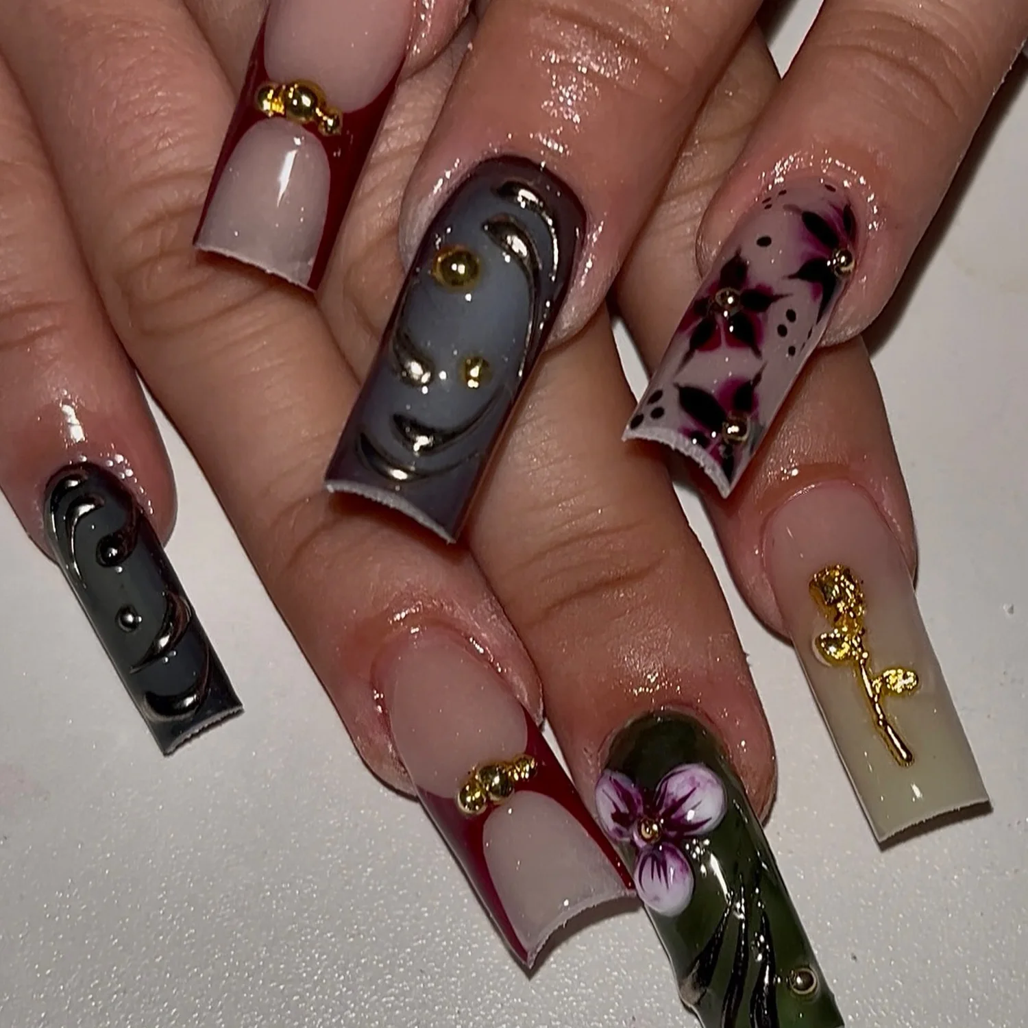 24Pcs Long Square Head Press on False Nails with 3D Silver Stripe Golden Rose Fake Nails Gradient Wearable Full Cover Nails Tips