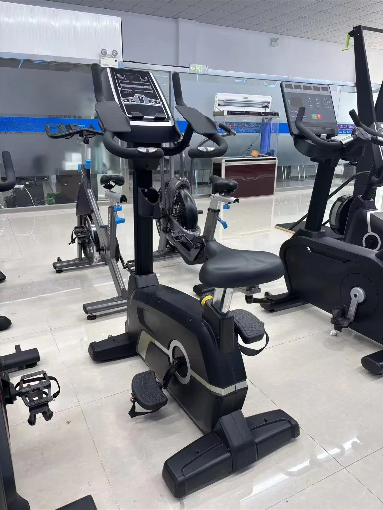 2026 New Design Exercise Bike Fitness Equipment Adjustable Resistance Magnetic Bike