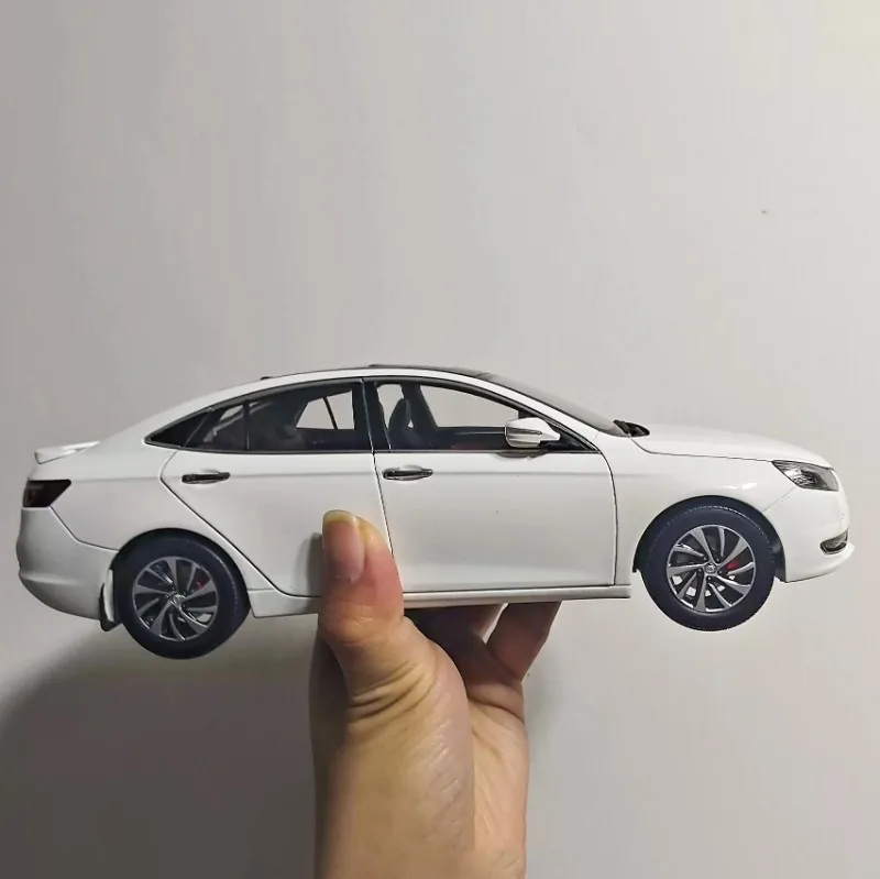

BESTUNE B70 RS sports version,Alloy Simulation Car Model,Decoration,Die-Cast Metal Replica,Boy Gift,Adult Collectible,white,1:18