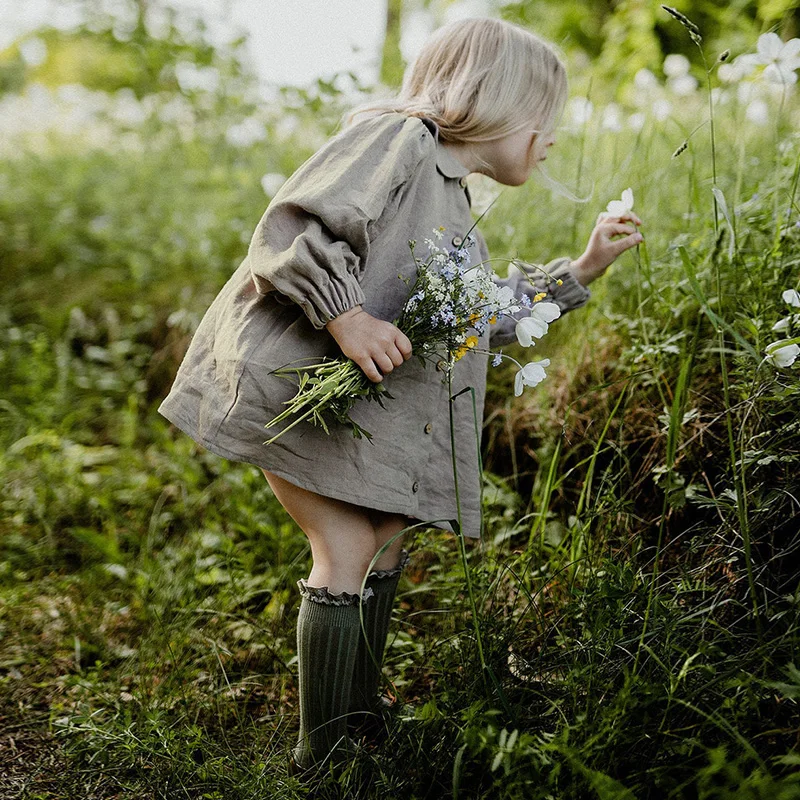 Herbst Retro Mädchen Lange-Ärmel Baumwolle Und Leinen Shirts Mit Tasten Neue Baby Mädchen Casual Puppe Kragen Laterne Hülse tops TZ151