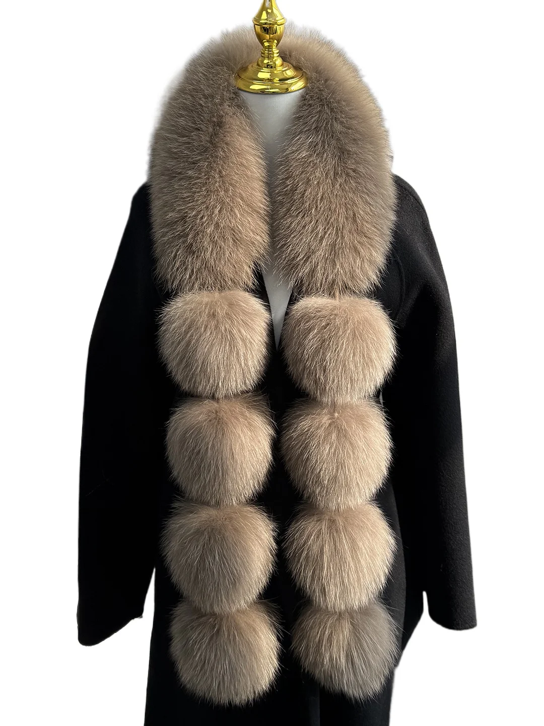 

women's winter, with a genuine fur collar, exudes a sense of sophistication and warmth. It features a double-sided fur collar