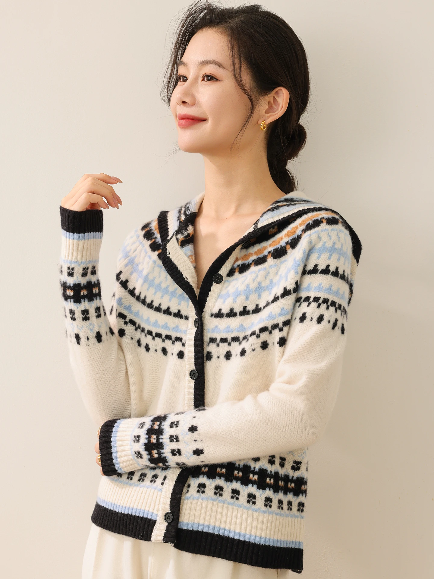 

Женский кардиган из 100% мериносовой шерсти с длинными рукавами, разноцветный, с капюшоном, жаккардовый свитер на пуговицах, осенне-зимняя базовая элегантная одежда