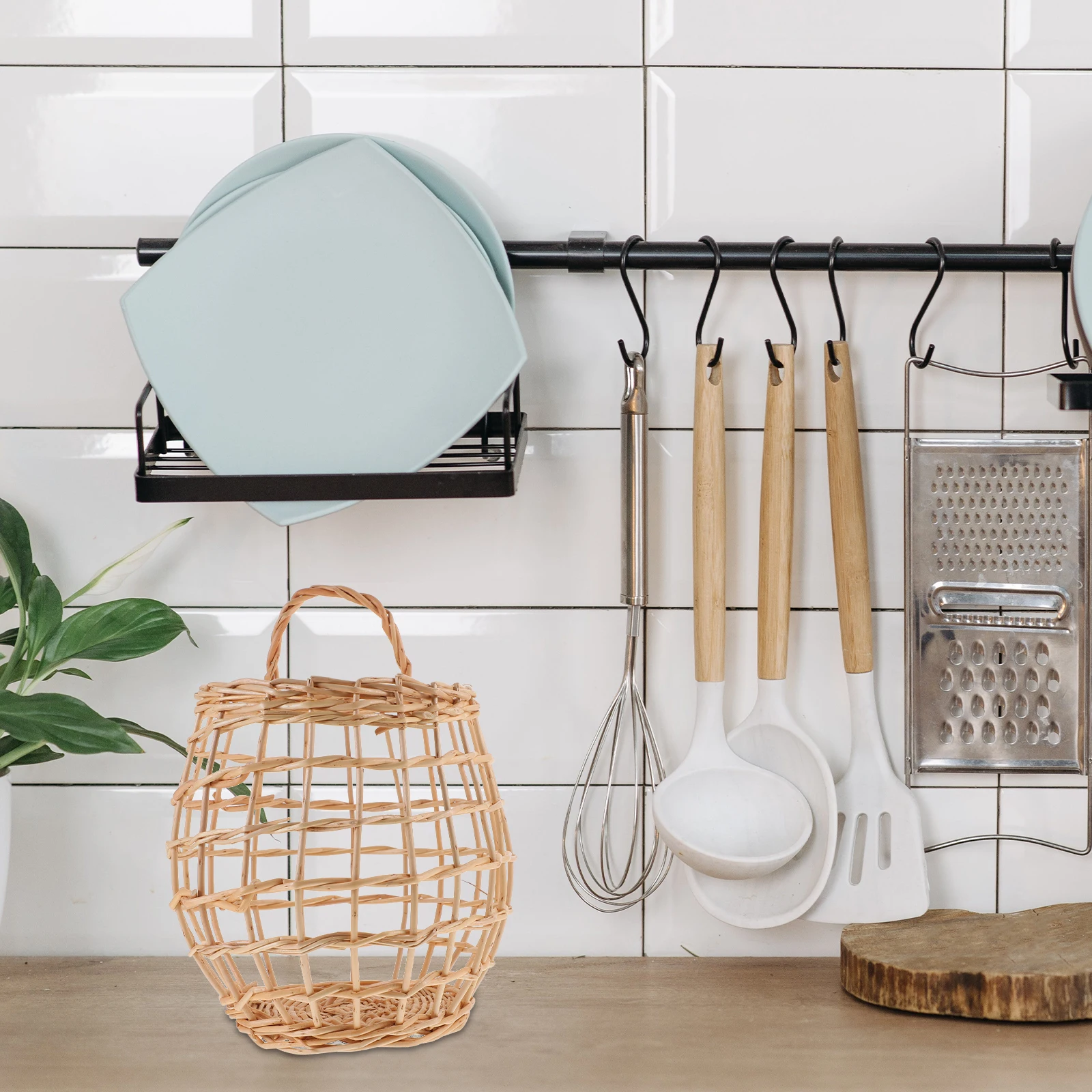 

Elegant Woven Rattan Hanging Basket Kitchen Storage Organizer for Eggs Garlic Hollow Design 1Pc Random Color
