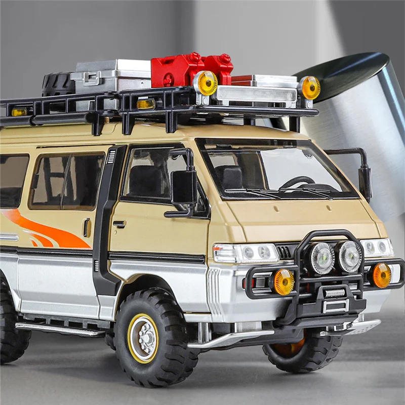 1:32 Mitsubishi Delica MPV Alloy Car Model Diecasts Metal Commercial Vehicles Car Model Simulation Sound and Light Kids Toy Gift