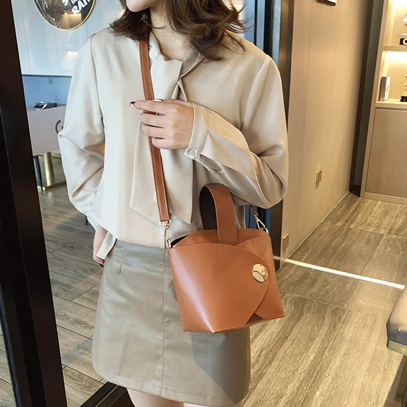 PU Leather Women's Messenger Bag Fashion Luxury Retro Quality One Shoulder Bucket Bag Simple Handbag