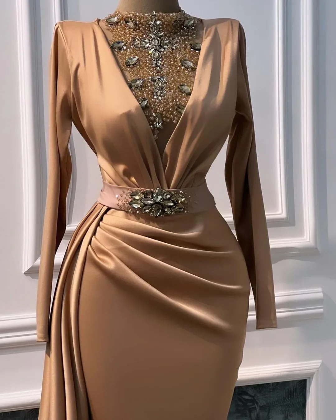 High Quality Arabic Muslim Evening Dresses Long Sleeve O -Neck Heavy Beaded Satin Mermaid Women Formal Occasion Dress Party Gown