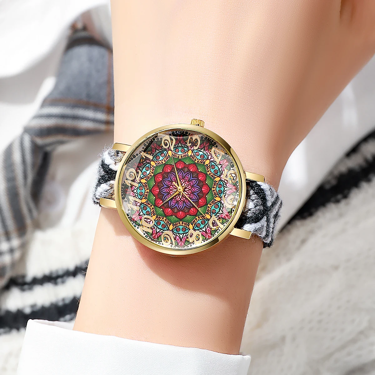 1pcs Women's Gift Watch Fashion Casual Personalized Digital Dial Trendy Classic Quartz Watch ( Box Not Included)