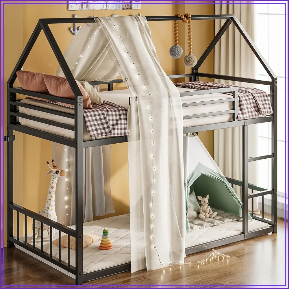 Cama litera doble sobre doble, estructura en forma de casa con escalera y barandillas, listones metálicos, ahorra espacio, no necesita somier, color negro